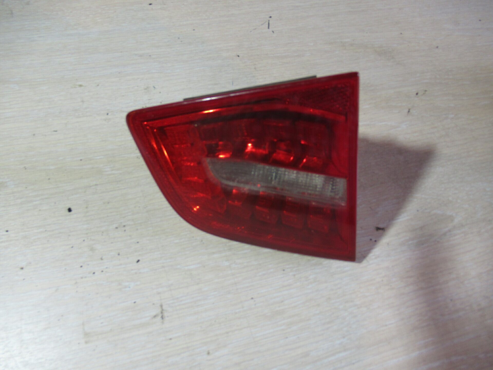 Фонарь в крышку левый (007) (007 WAUZZZ4F99N015724 Audi A6)